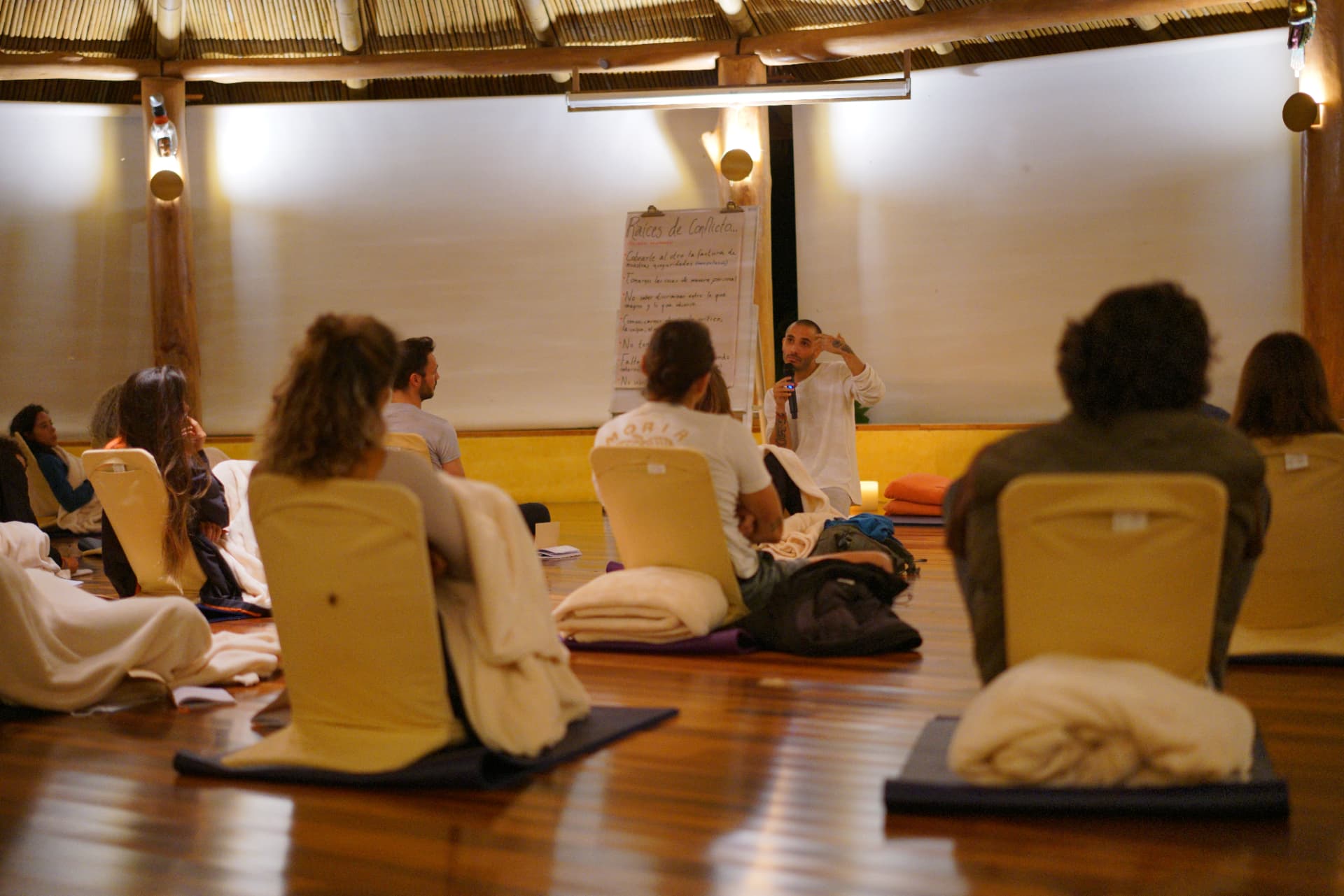 Fadrique Soma guiando un taller presencial